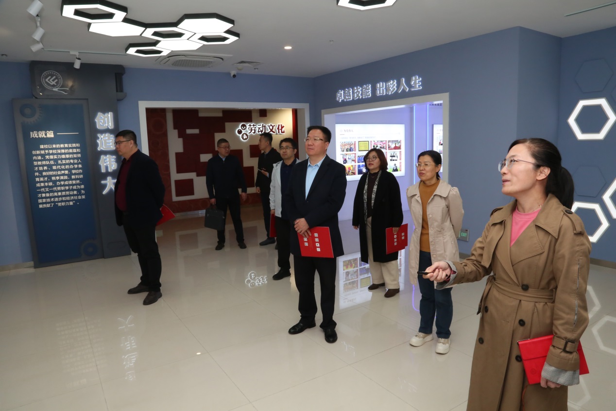 说明: K:\小龙猫\王晴晴\宣传工作\来访会议\20260402山东商贸职业学院\微信图片_20260402161650_2952_5.jpg