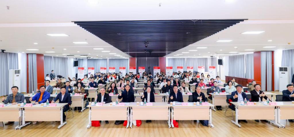 说明: K:\小龙猫\王晴晴\专项工作\劳动文化\劳模文化研究联盟\20260328上海城建联盟年会\照片\ab2780eb-7e1a-4637-8433-c99c473ad295.jpg